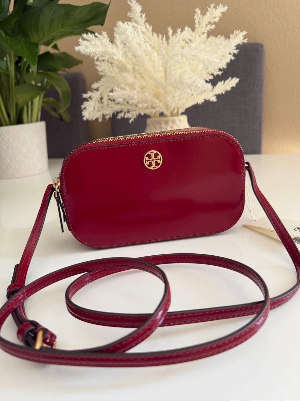 NWT , tory burch smooth camera crossbody bag bartlett red 176890 $425